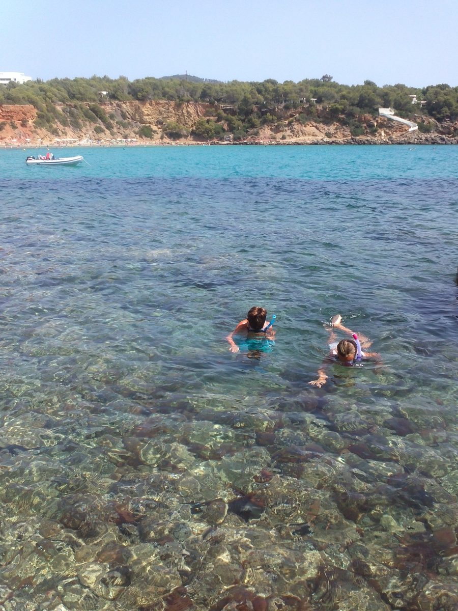 Person beim Schnorcheln in Cala Llenya