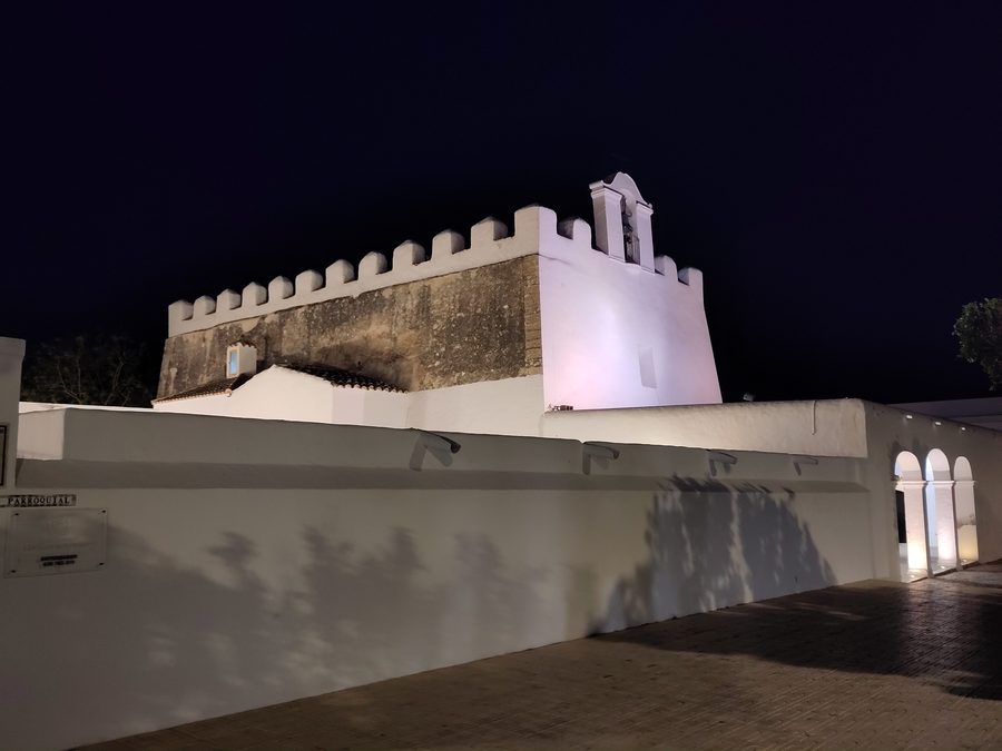 Exterior de l'església de Sant Jordi de les Salines