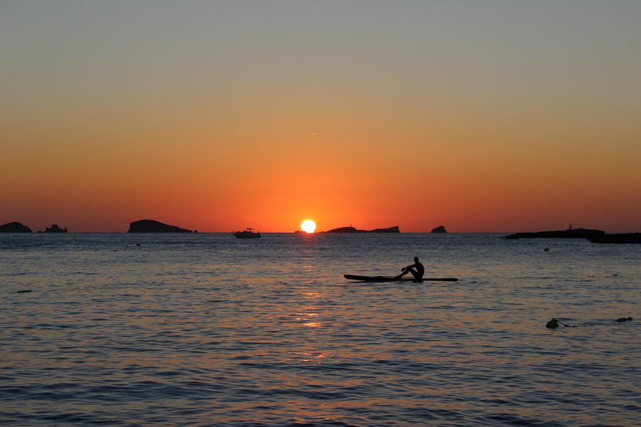 Sonnenuntergang am Strand von Cala Comte auf Ibiza