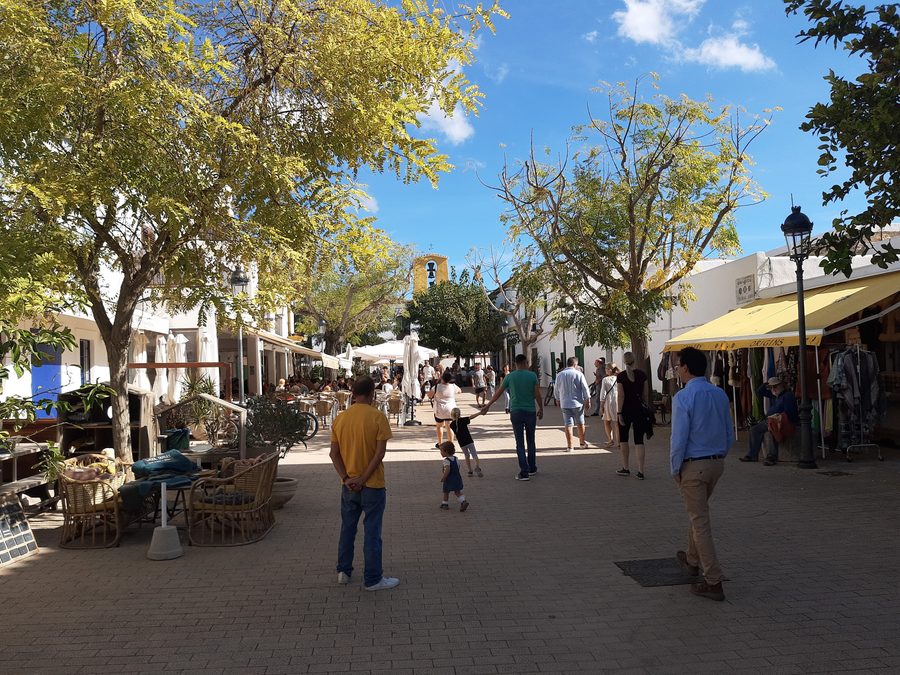 Straße in Santa Gertrudis auf Ibiza