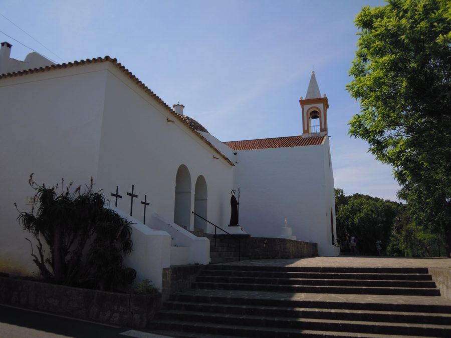 Pfarrkirche von Sant Joan de Labritja im Dorfzentrum auf Ibiza