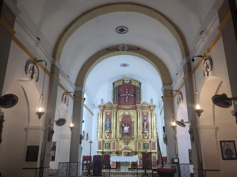 Interior de la iglesia de Sant Carles de Peralta